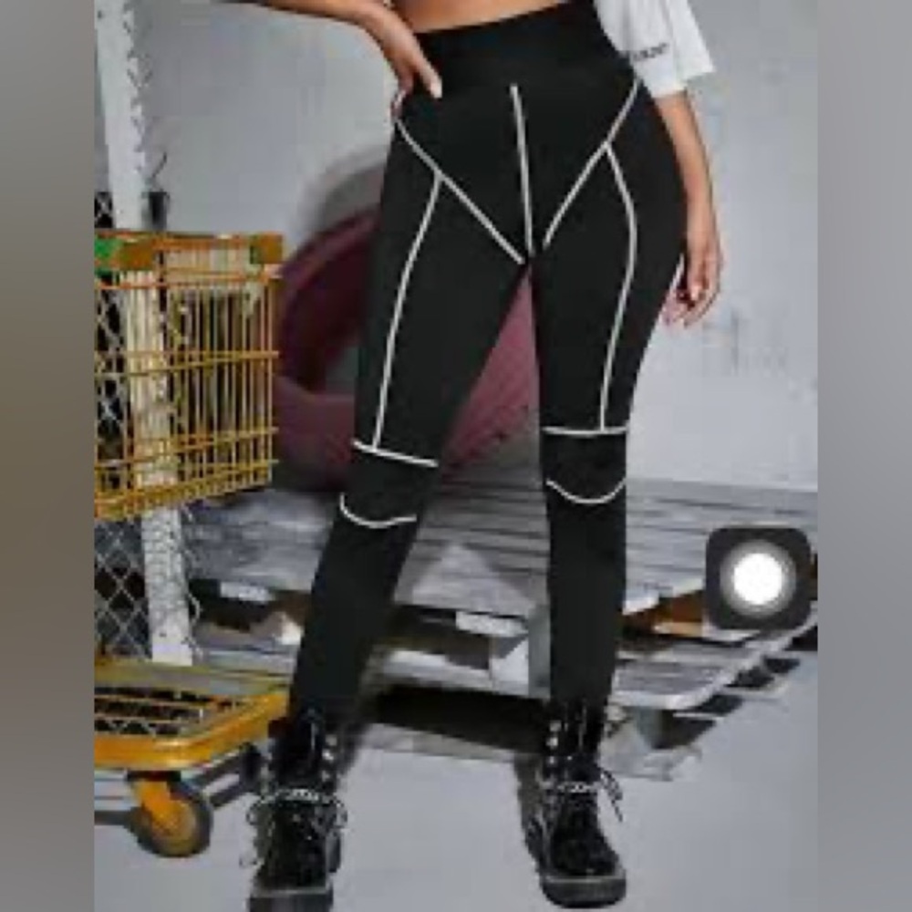 **NEVER WORN** Black Contrast Stitch Women's leggings Pants